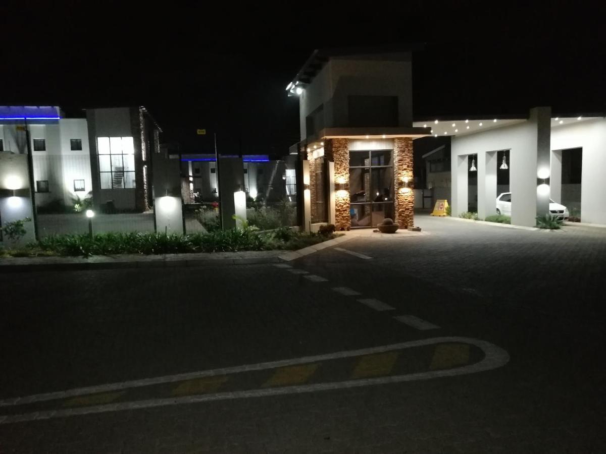 King'S Palace Hotel Rustenburg Esterno foto