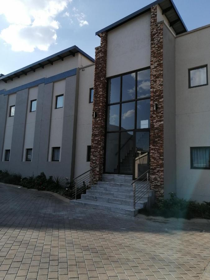 King'S Palace Hotel Rustenburg Esterno foto