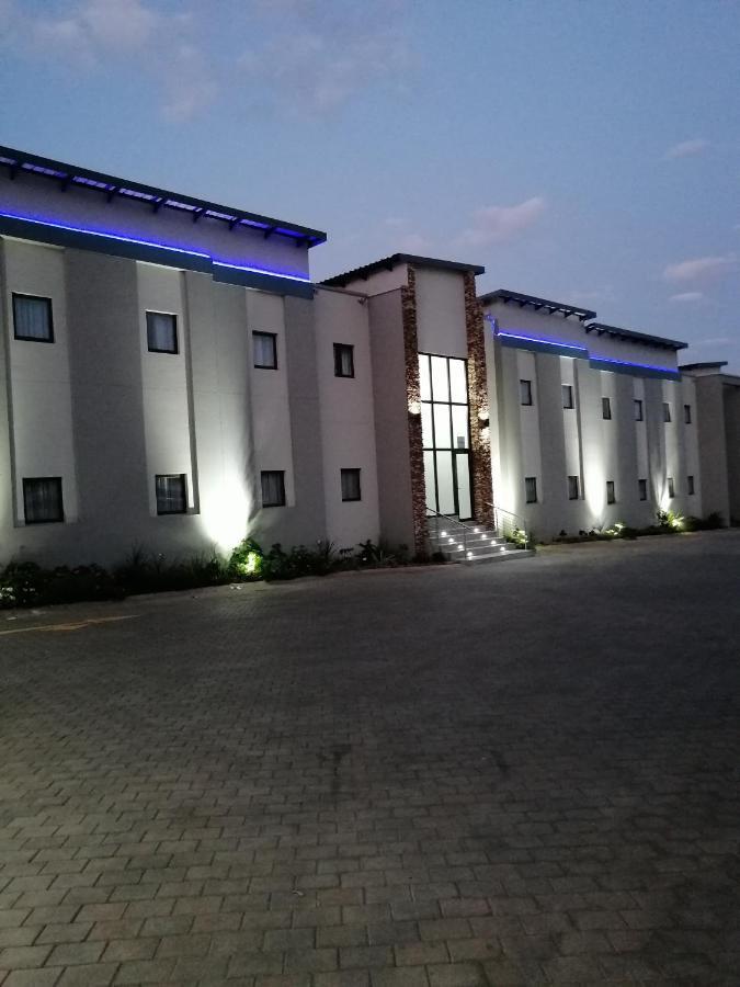 King'S Palace Hotel Rustenburg Esterno foto